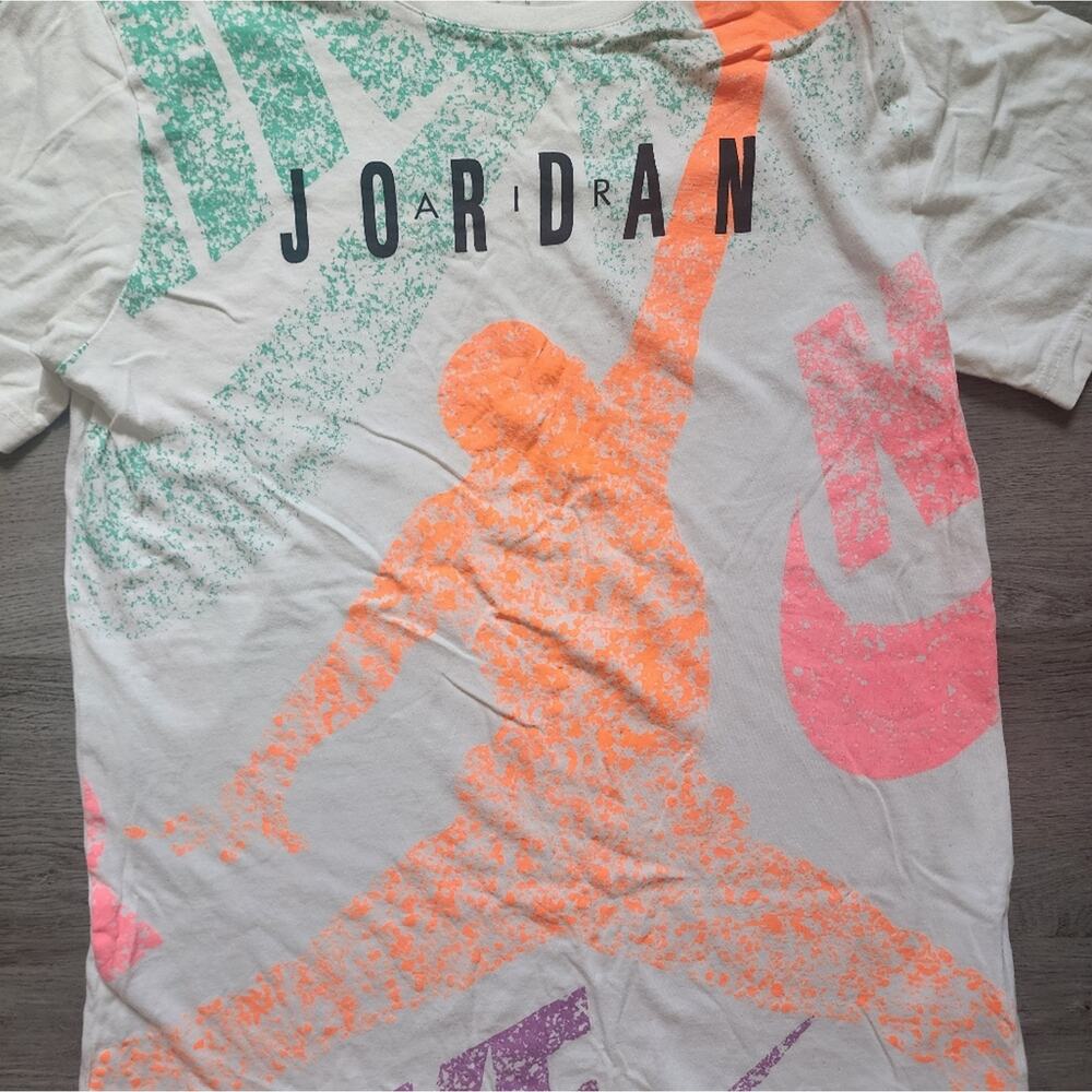Air Jordan Boy's White Short Sleeve Crewneck Logo Graphic T-Shirt Large L 12-13 - Picture 2 of 8